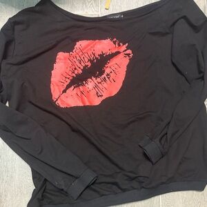 Black Top with Red Lip Print 5XL